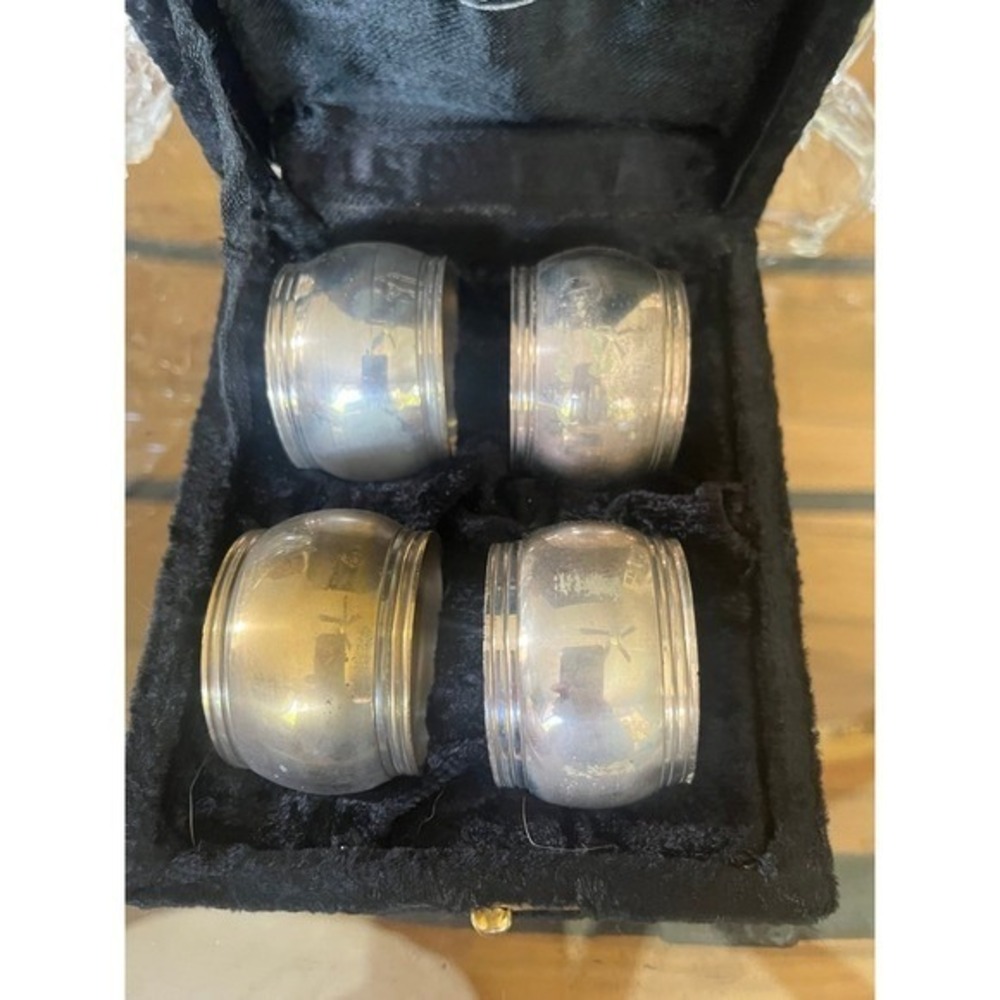 Silver‎ Napkin Rings In Black Velvet Box International Silverplate Company Vtg